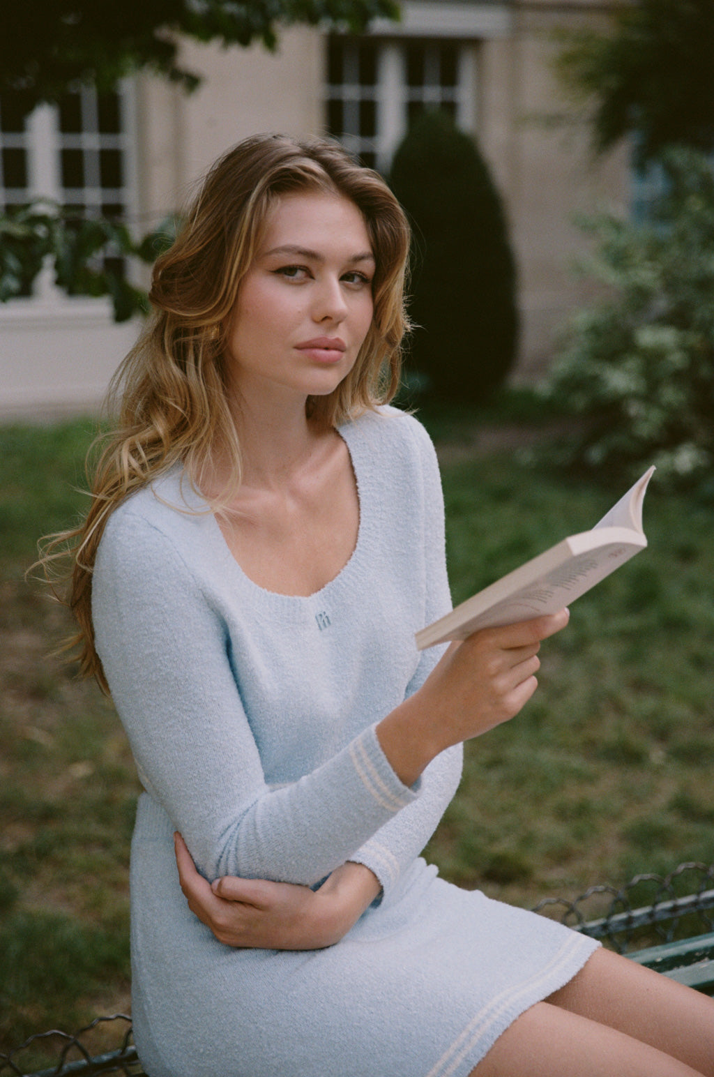 Haut raccourci en maille bouclette - bleu ciel