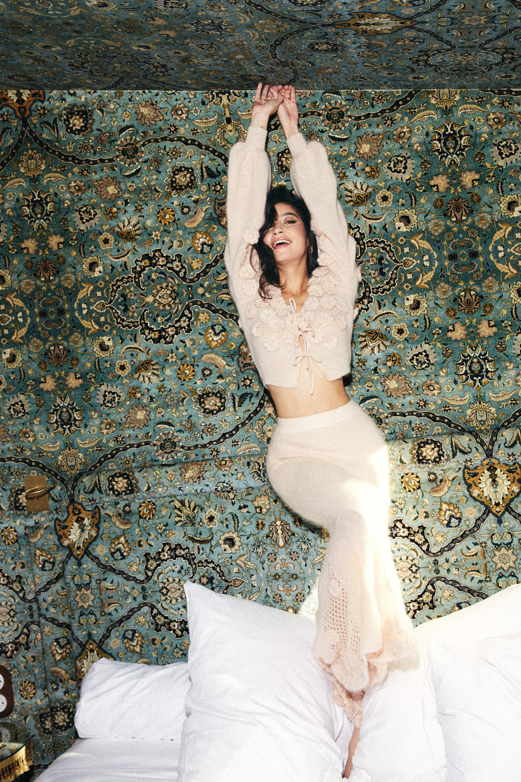 Jupe longue en mohair melangé en crochet à fleurs - beige rosé