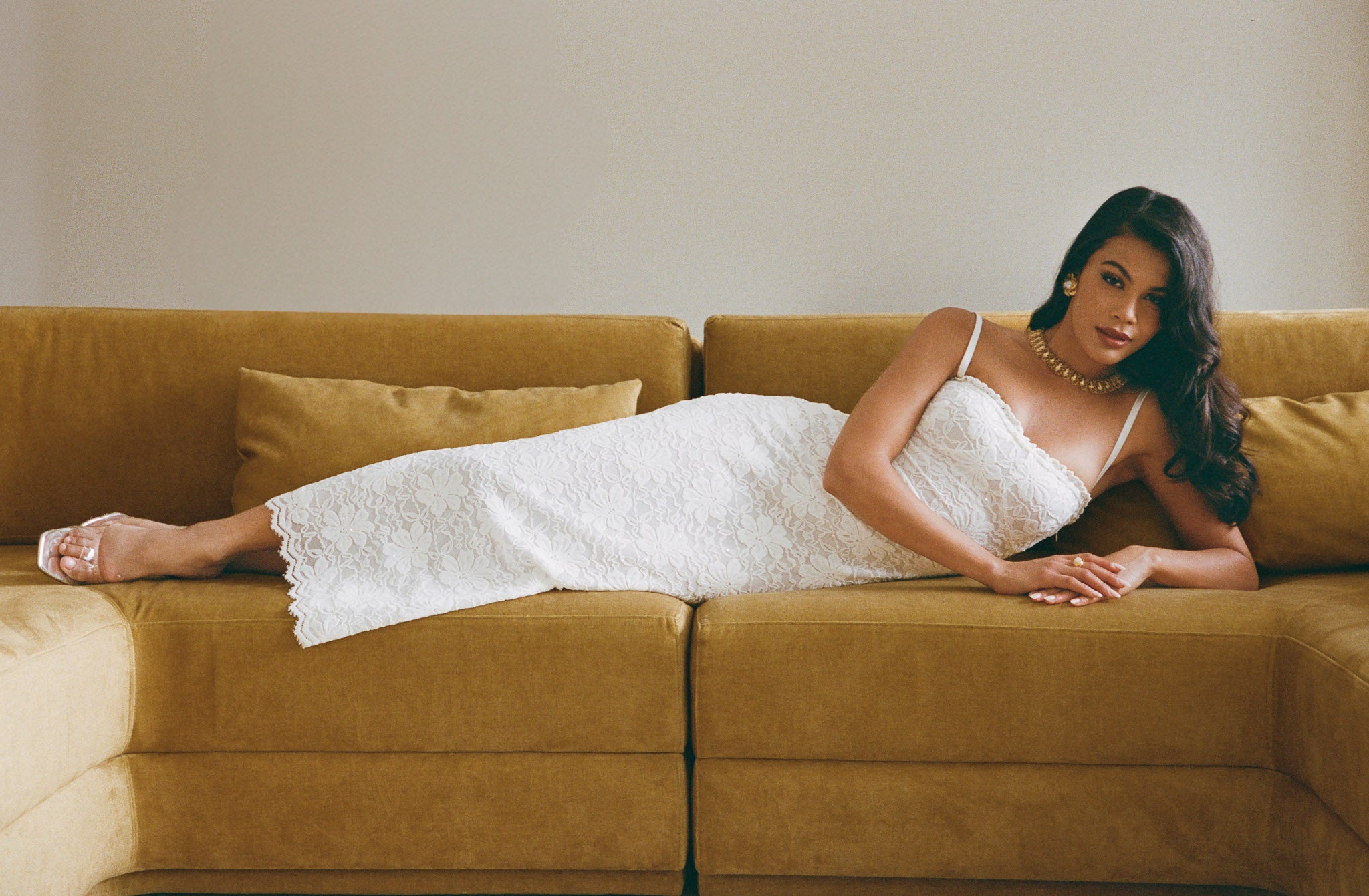 Robe longue en sequins et dentelle - blanc