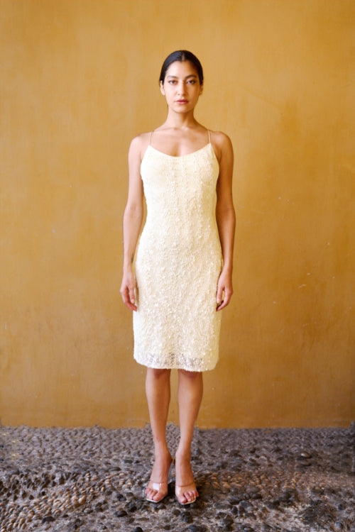 Robe dos nu en crochet perlée – Jaune pâle