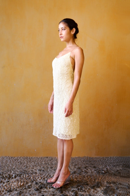 Robe dos nu en crochet perlée – Jaune pâle