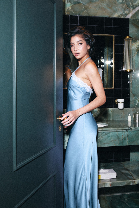 緞面掛脖長洋裝－藍色－預購