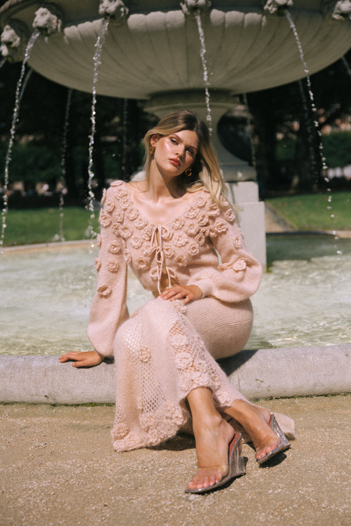 Haut en mohair melangé en crochet à fleurs à lacet - beige rosé